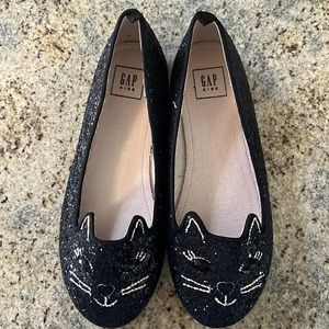 US YOUTH SIZE 3 kitty shoes. Never worn. Gap Kids.